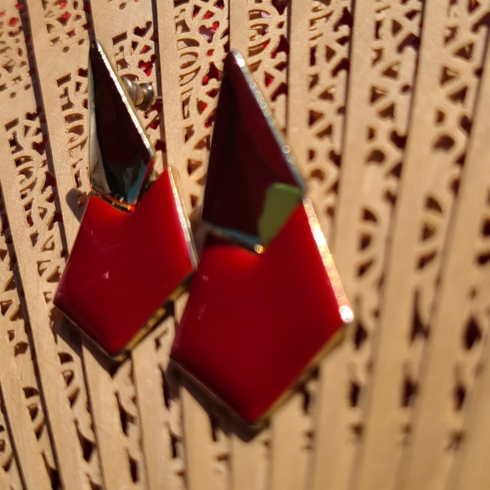 Elegant Red and Gold Geometric Earrings - Picture 5 of 9